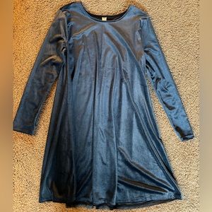 Old Navy blue velvet flare long sleeved dress, size large